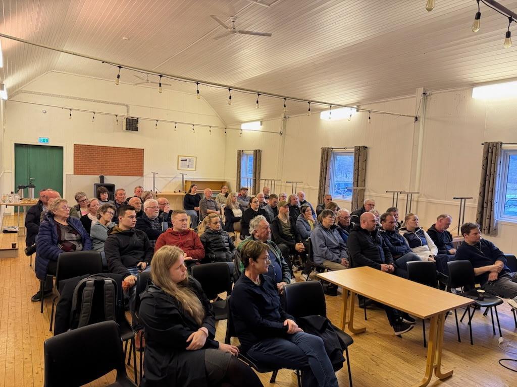 Publikum på stoler - Klikk for stort bilde